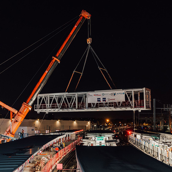 Vue nocturne de la passerelle Châtillon-Montrouge ©Xavier Chibout /RATP